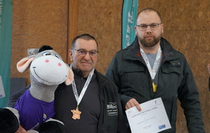 Grégory est CHAMPION DE FRANCE HIVER en PISTOLET PROMOTION et Manu 3ème dans la même caégorie.