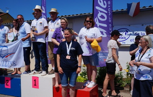 L'équipe ARBALETE LOISIRS sur le podium. Frédéric invisible............ dommage